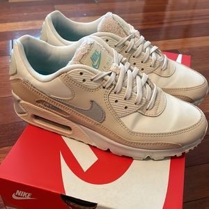 Nike Air Max 90 Women’s Size 7